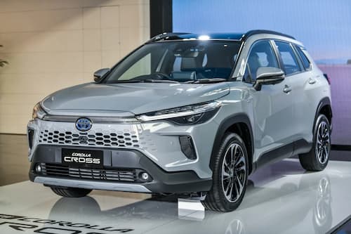 2025年新型カローラクロスとメーカーオプション!!